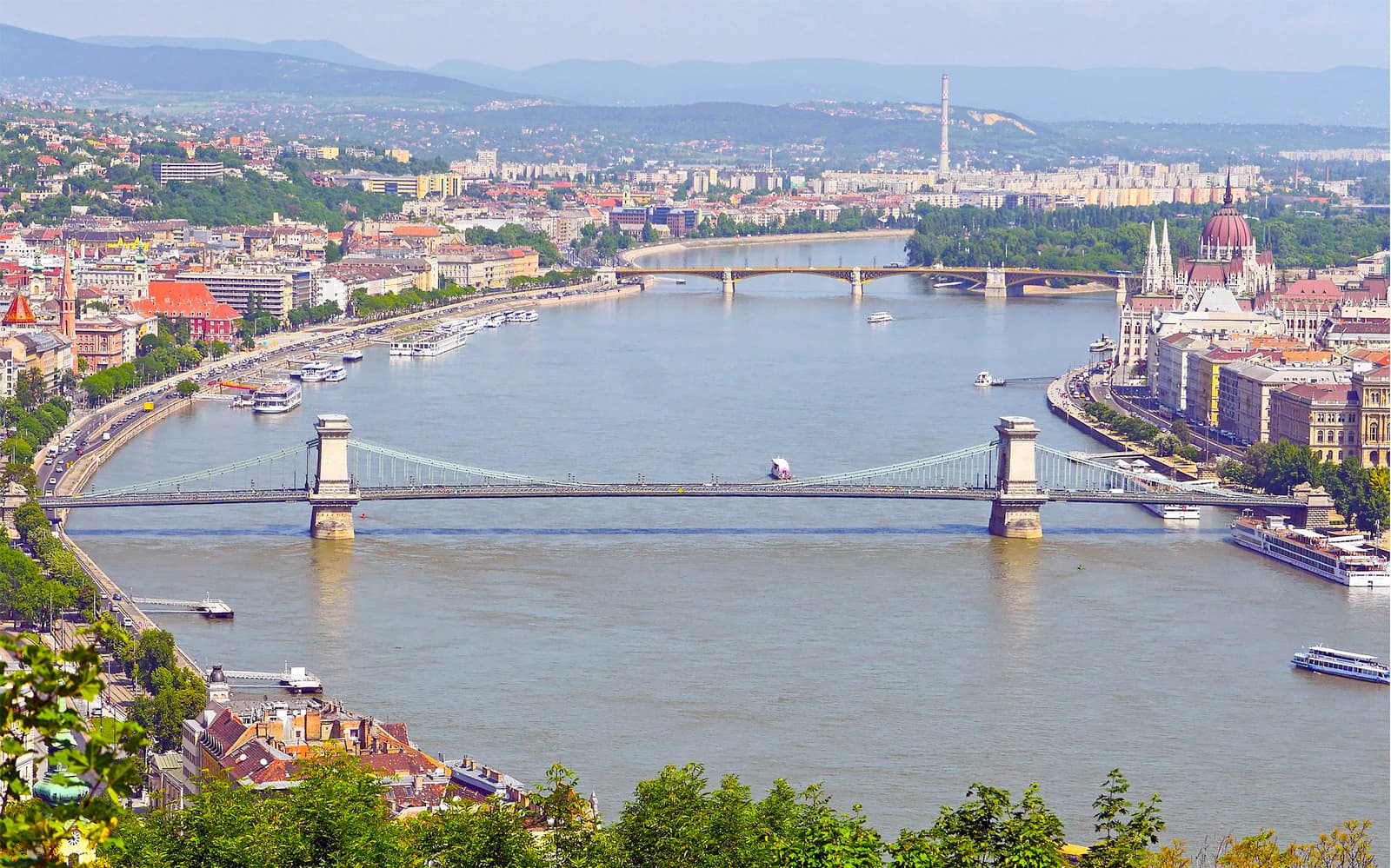 Budapest: Day/Evening Danube River Sightseeing Cruise with Welcome Drink tickets in Budapest - Activities | TickYourList