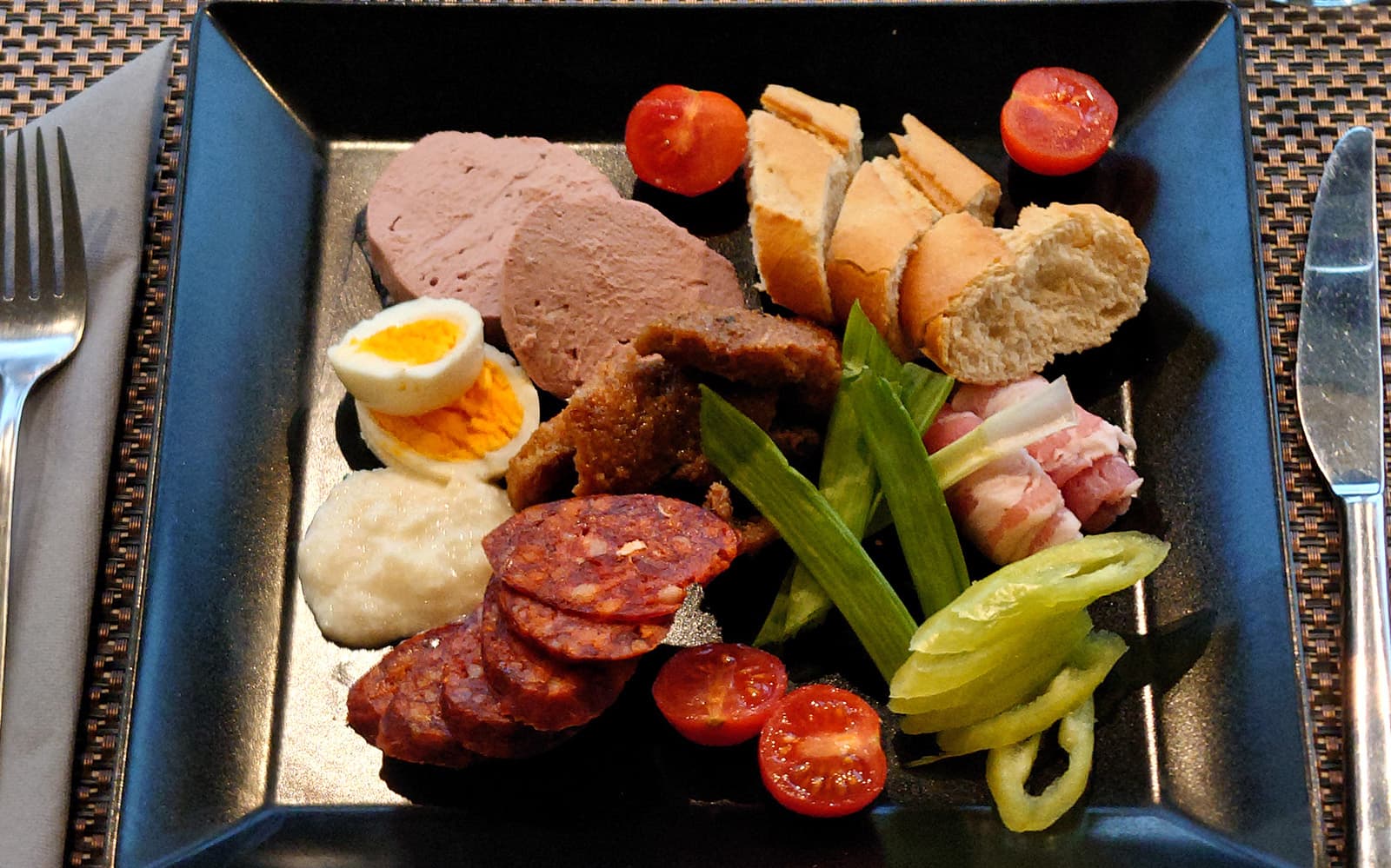 Budapest: 70-Minute Sightseeing Brunch Cruise tickets in Budapest - Full Experience | TickYourList