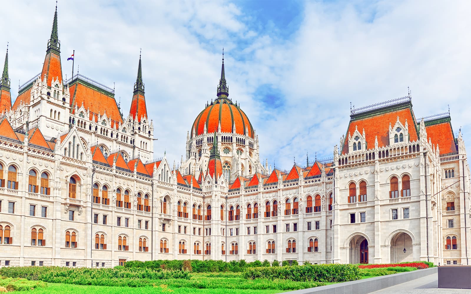 Hungarian Parliament Audio Guided Tour tickets in Budapest - Features | TickYourList