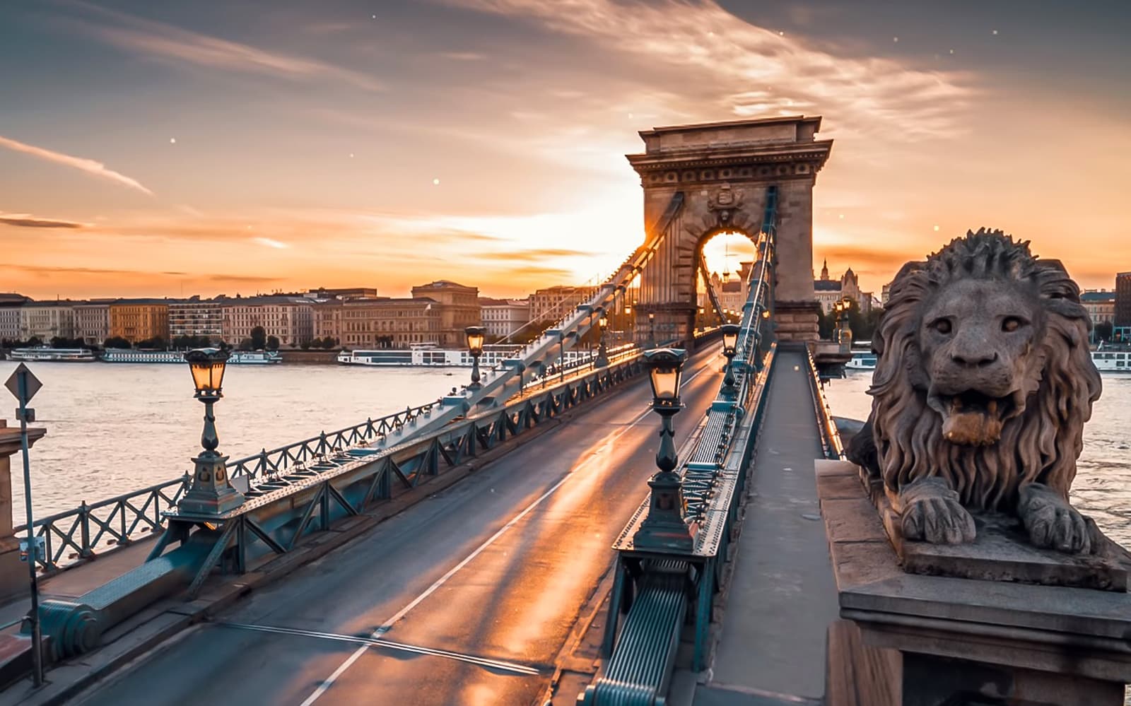 Guided Tour of Budapest by Bus tickets in Budapest - Features | TickYourList