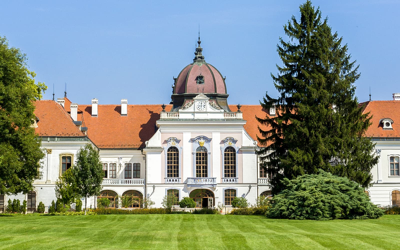 Budapest: Gödöllő Royal Sisi Guided Half-Day Tour tickets in Budapest - Features | TickYourList