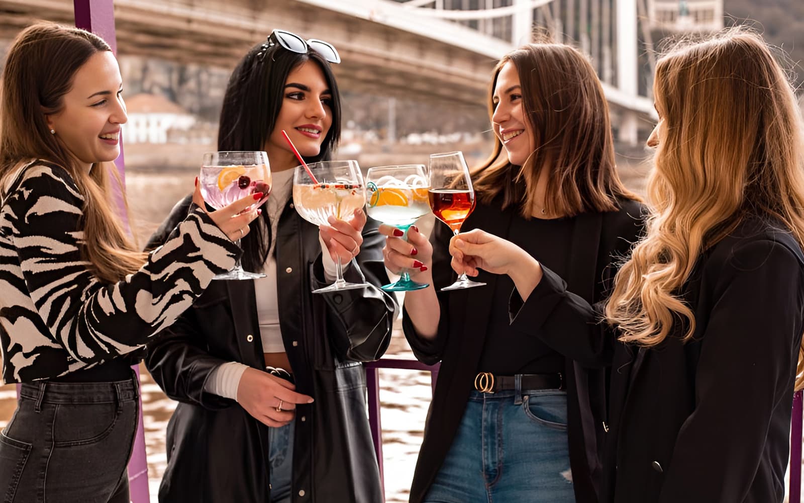 Budapest: Gin & Tonic Cocktail Cruise