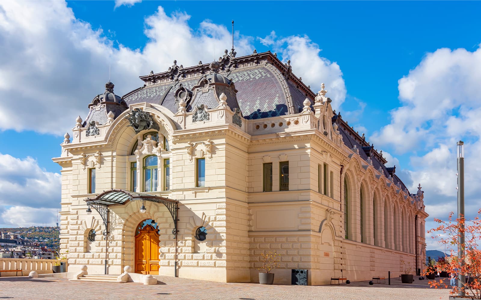 Tickets to Hungarian Royal Guard Exhibition & Royal Riding Hall with a 3-Course Meal in Buda Castle