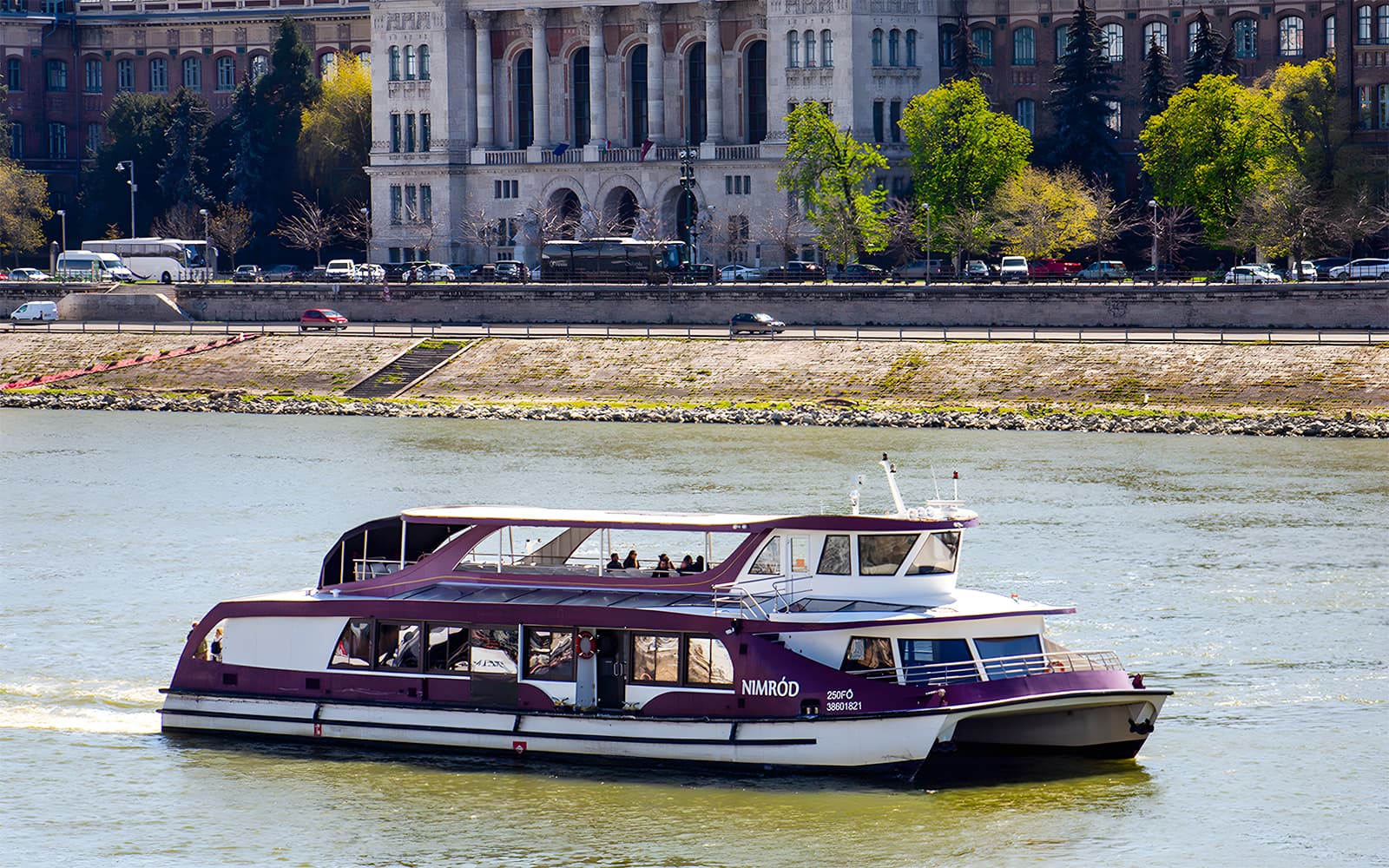 Budapest Evening Danube River Sightseeing Cruise with Unlimited Prosecco tickets in Budapest - Activities | TickYourList