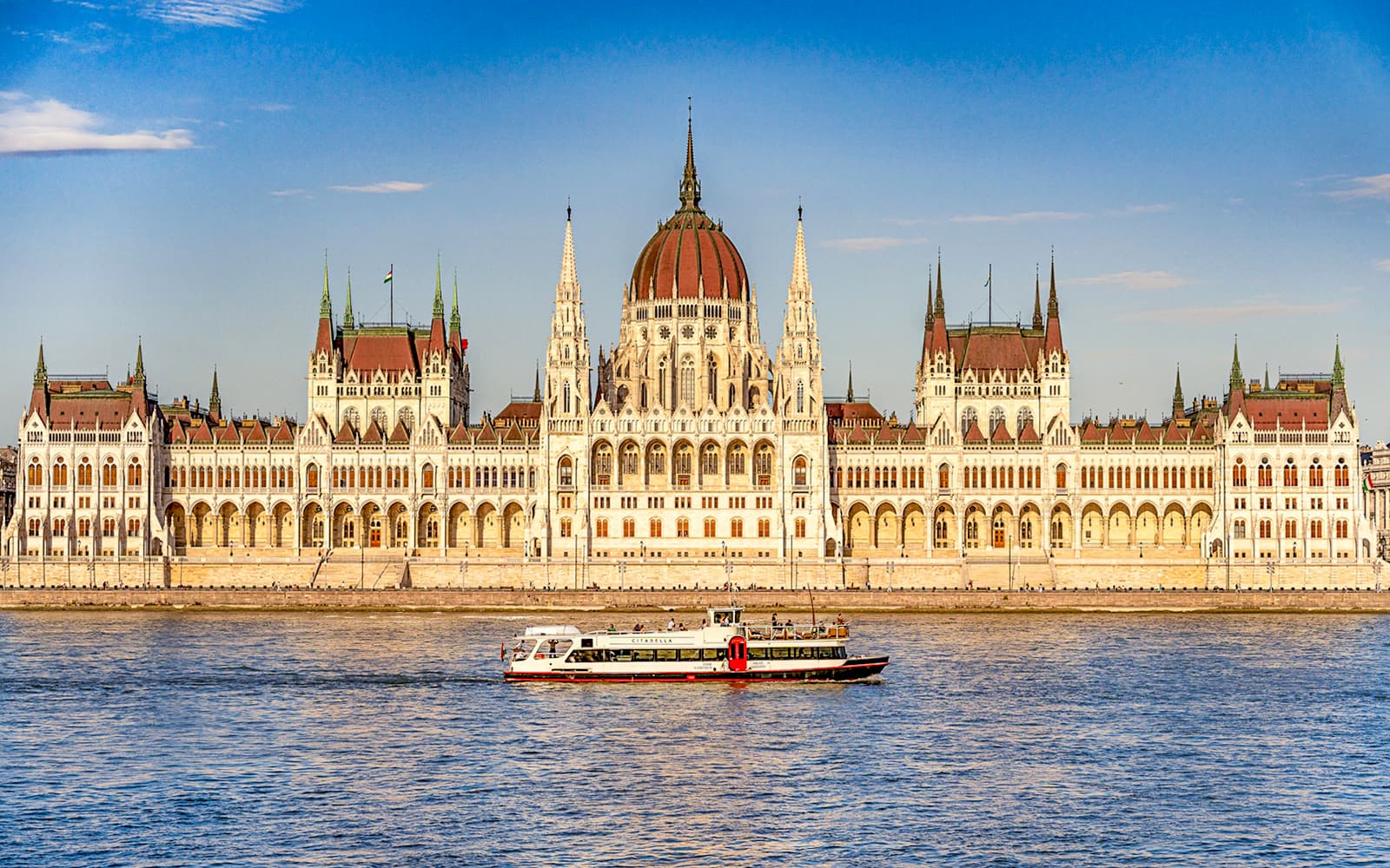 Budapest Premium Sightseeing Cruise with Tokaj Frizzante tickets in Budapest - Highlights | TickYourList