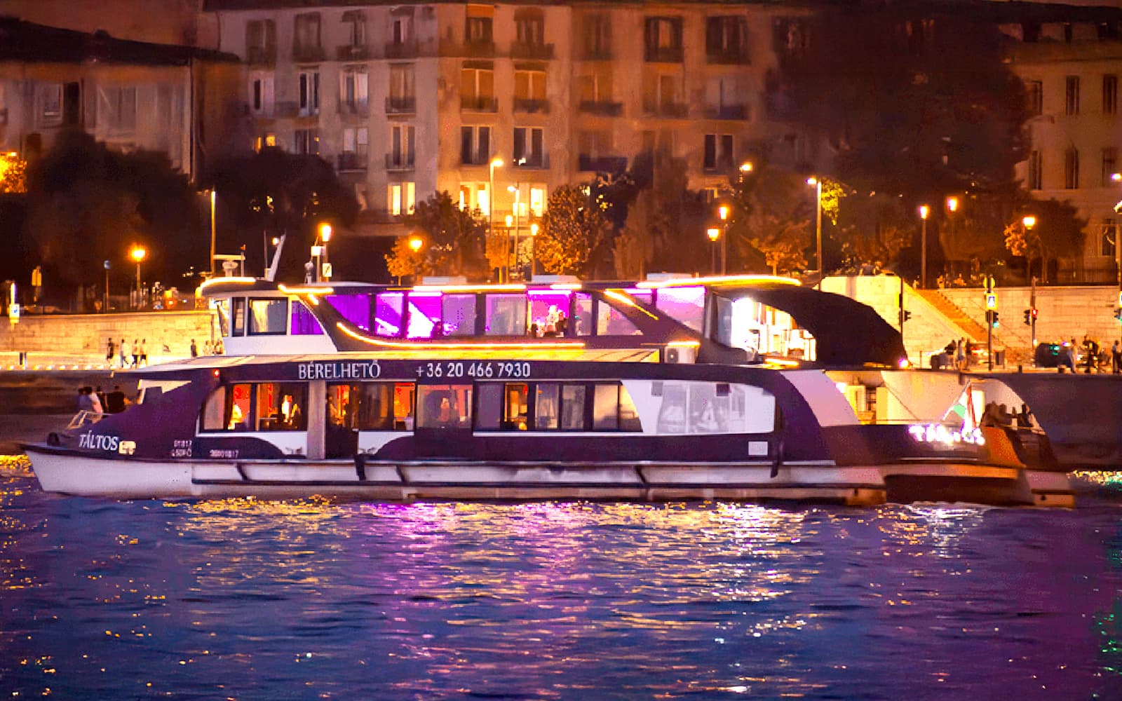 Budapest Danube River Dinner & Lights Cruise tickets in Budapest - Features | TickYourList
