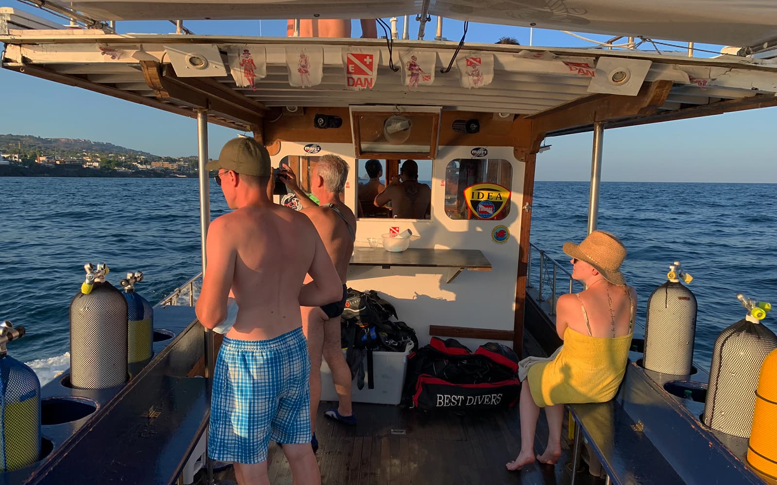 Etna Park & Acitrezza Guided Tour by Jeep and Cruise from Catania