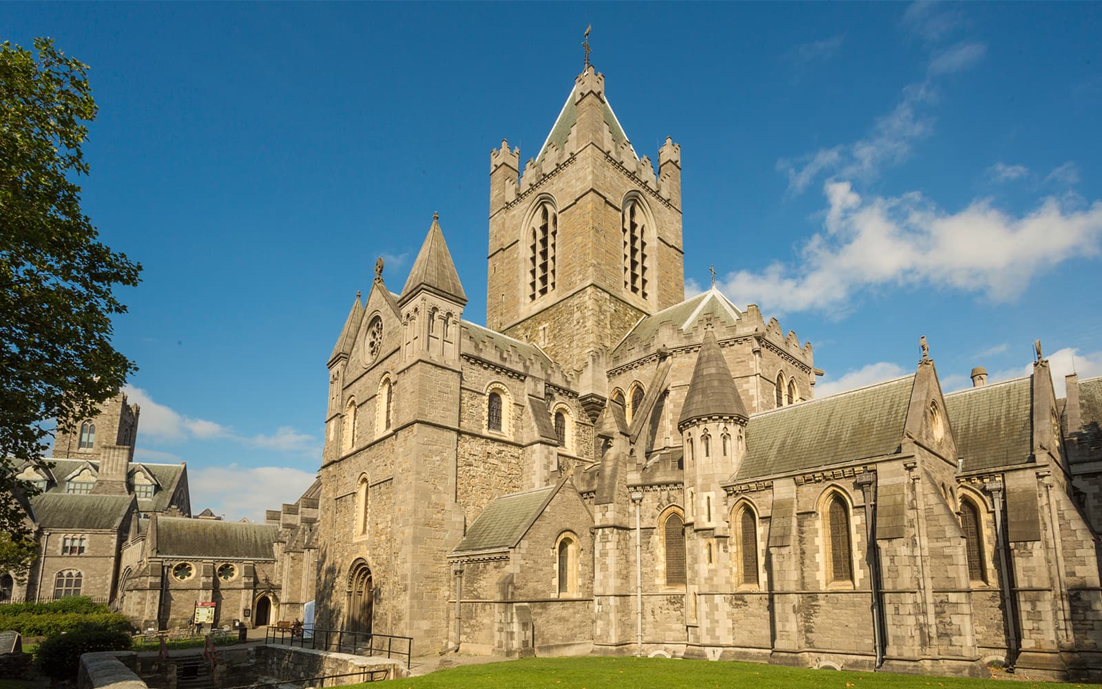 Go City Dublin Explorer Pass: Choose from 34 Attractions tickets in Dublin - Features | TickYourList