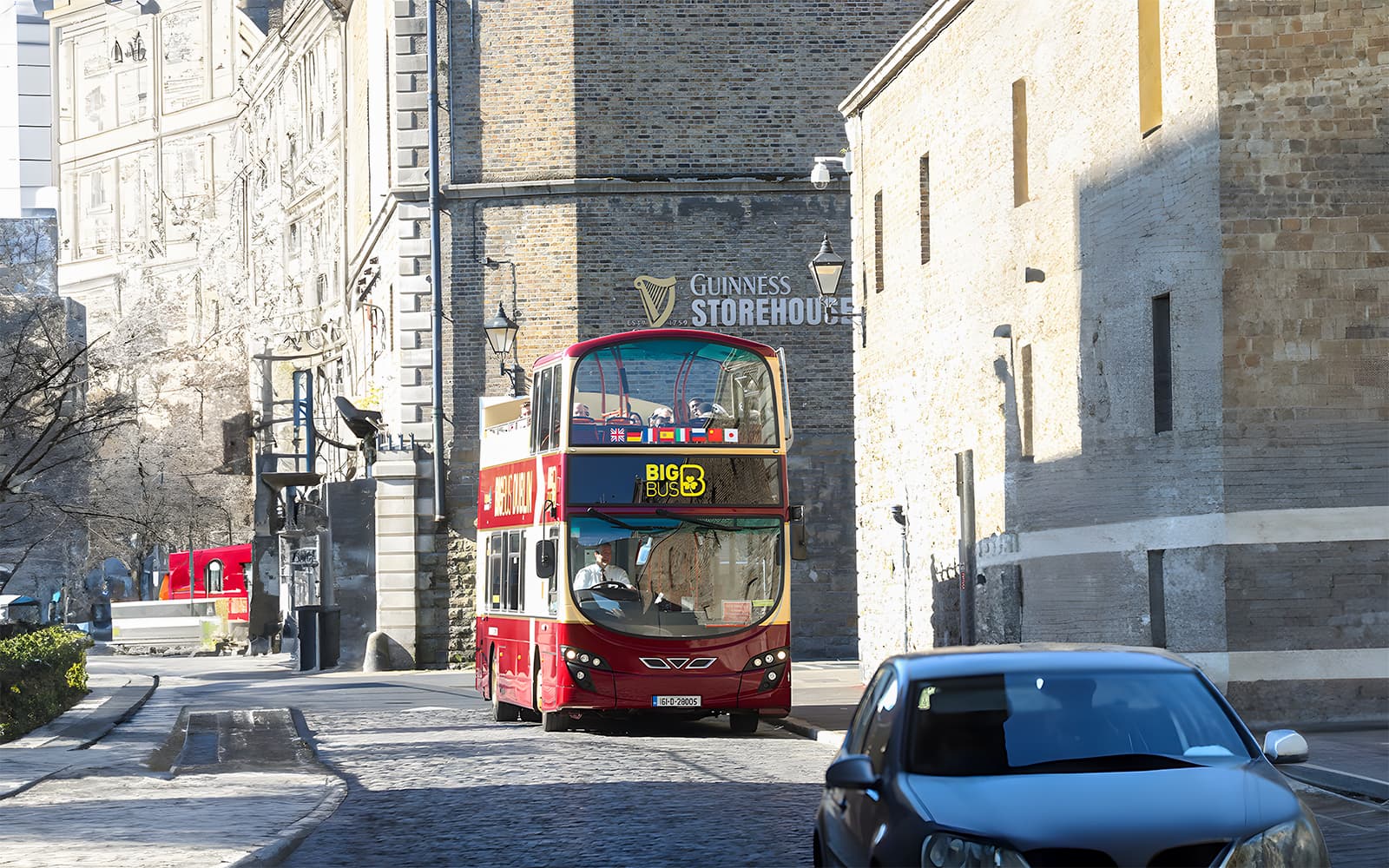 Combo: Dublin Hop-on Hop-off Bus Tour + Guinness Storehouse & Gravity Bar Tickets