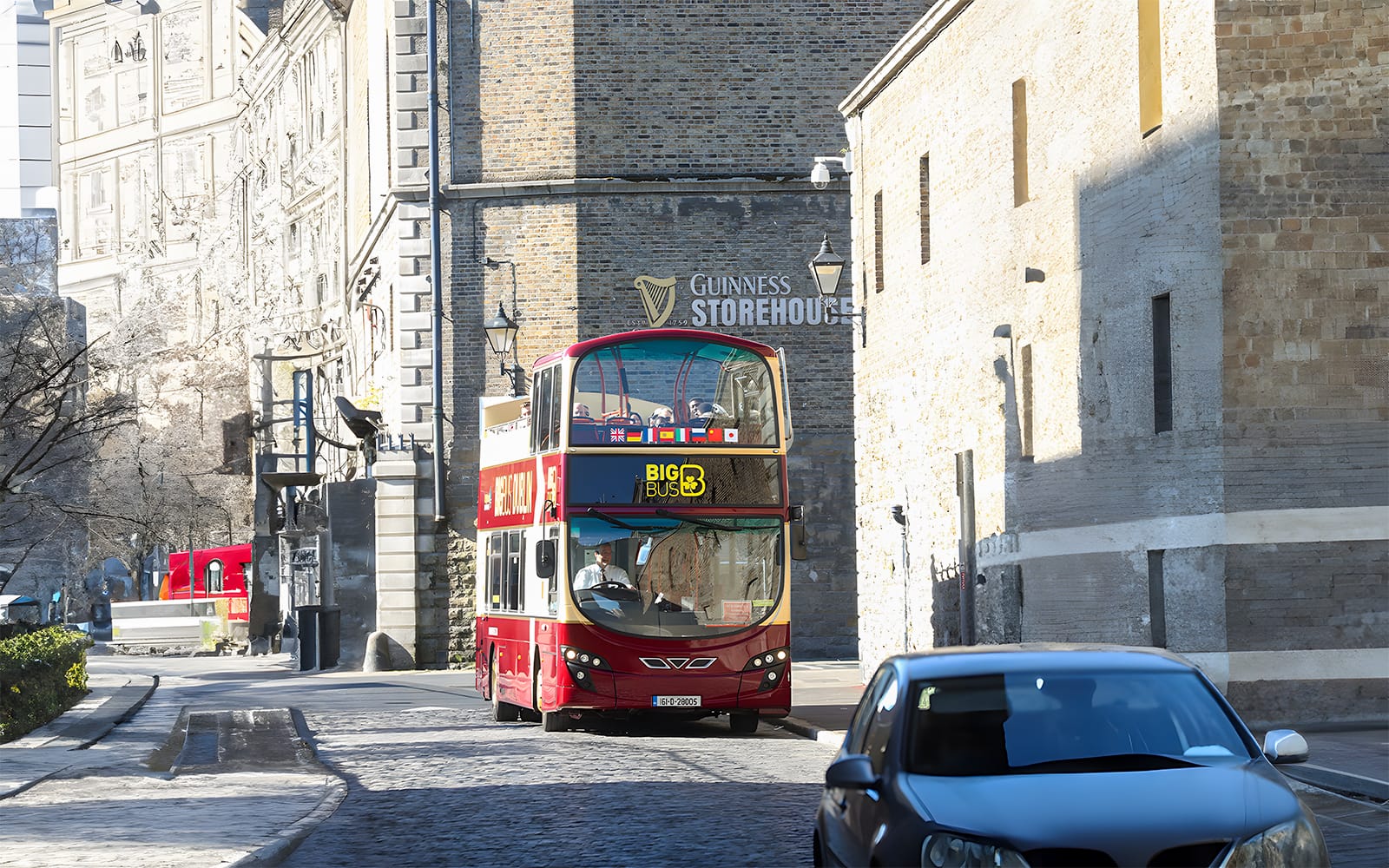 Combo: Dublin Hop-on Hop-off Bus Tour + Guinness Storehouse & Gravity Bar Tickets