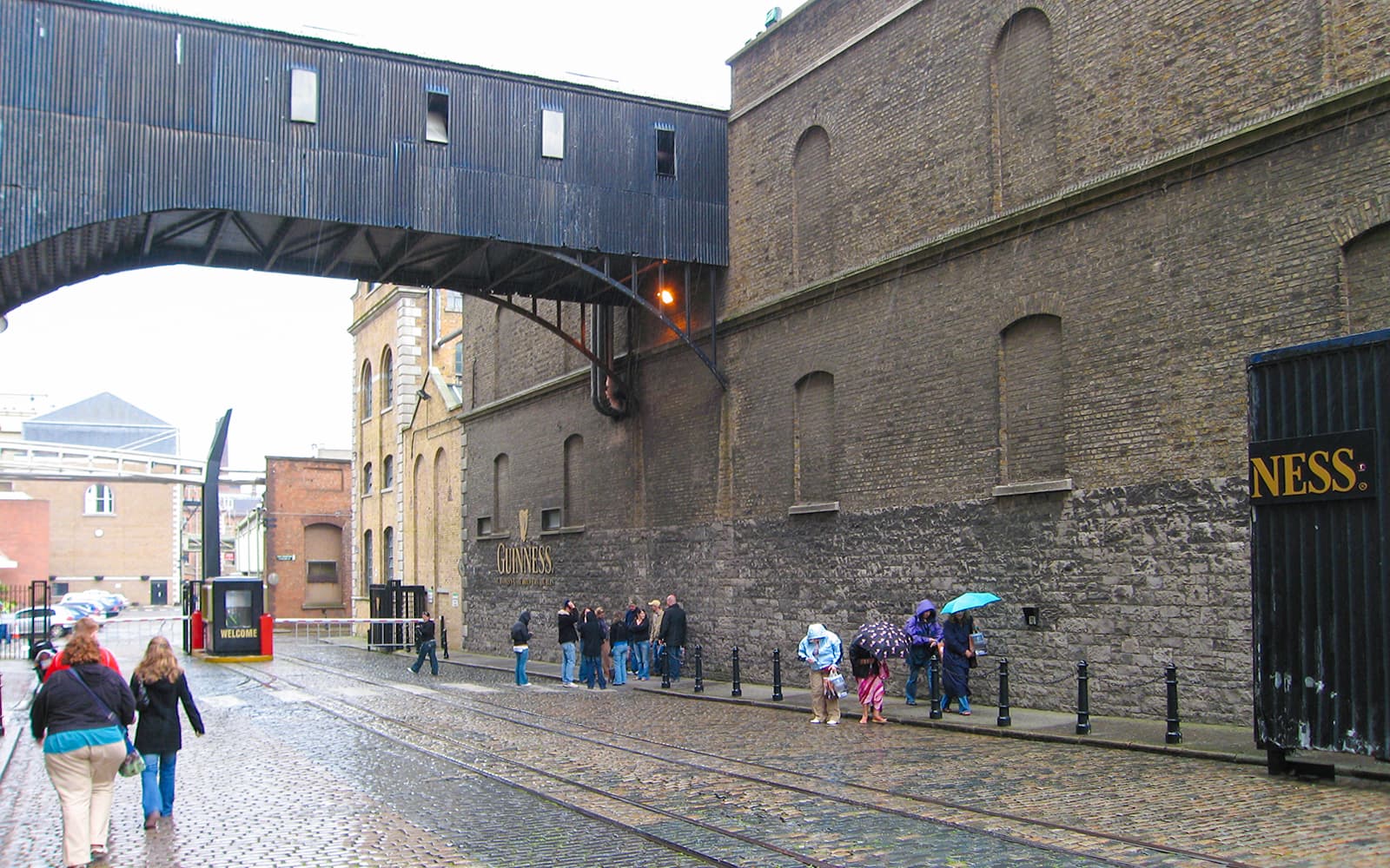 Combo: Dublin Hop-on Hop-off Bus Tour + Guinness Storehouse & Gravity Bar Tickets in Dublin - Activities | TickYourList