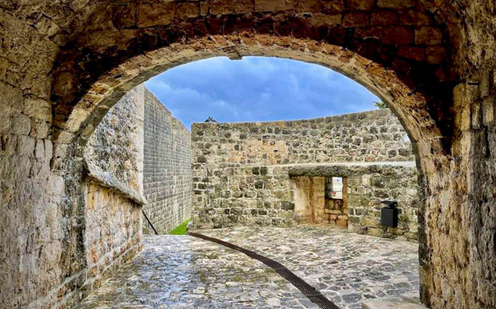 Dubrovnik City Walls Tour for Early Birds or Sunset Chasers