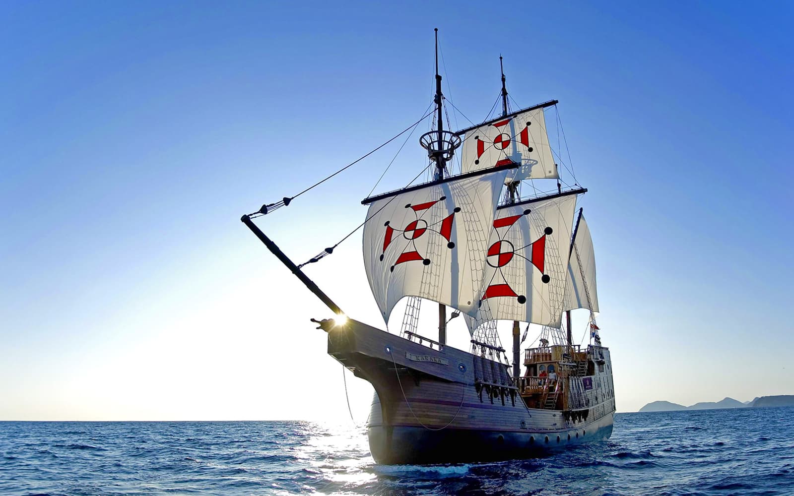 Dubrovnik: Game of Thrones Cruise with Cocktail & Old Town Walking Tour