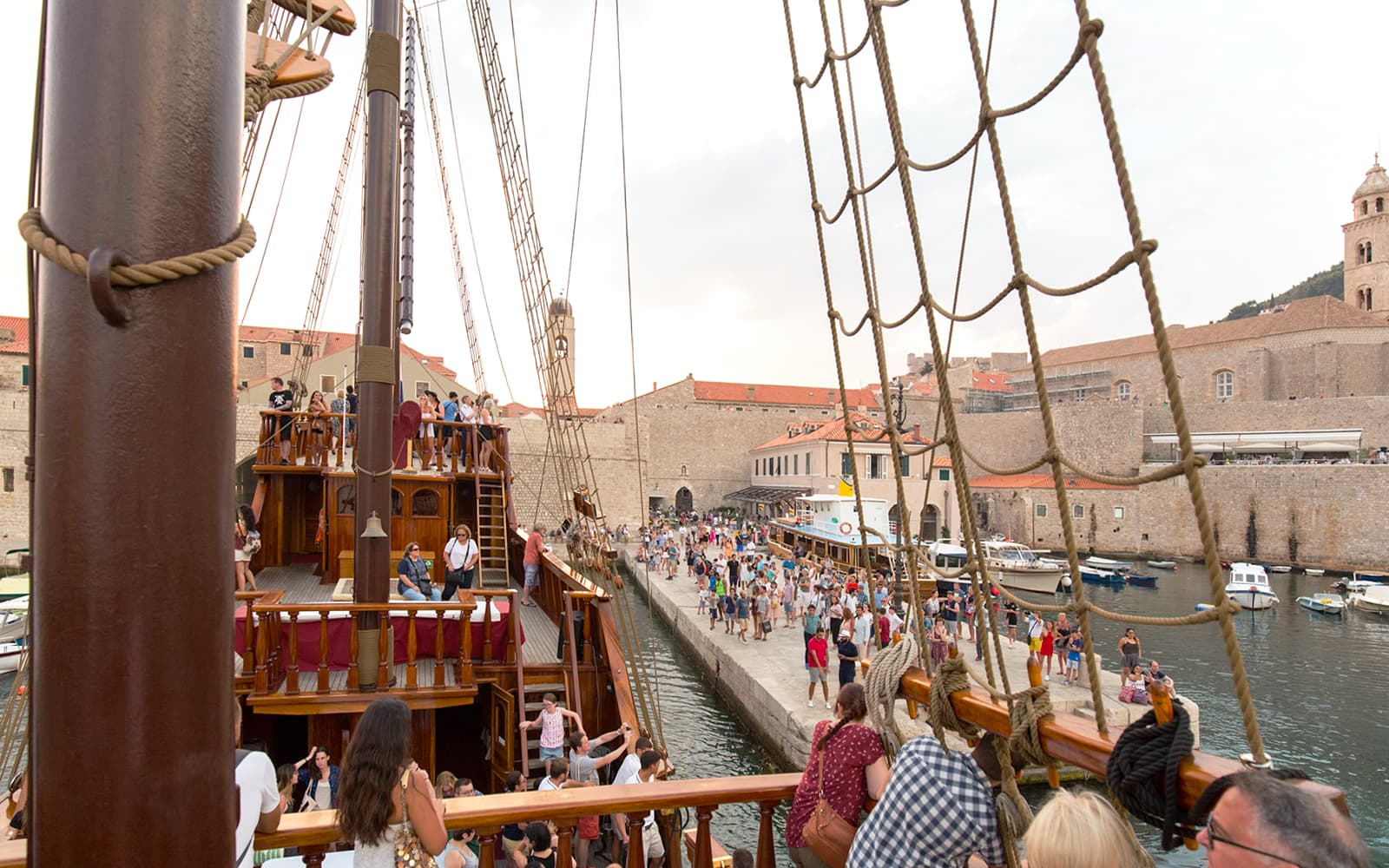 Dubrovnik: Game of Thrones Cruise with Cocktail & Old Town Walking Tour tickets in Dubrovnik - Features | TickYourList