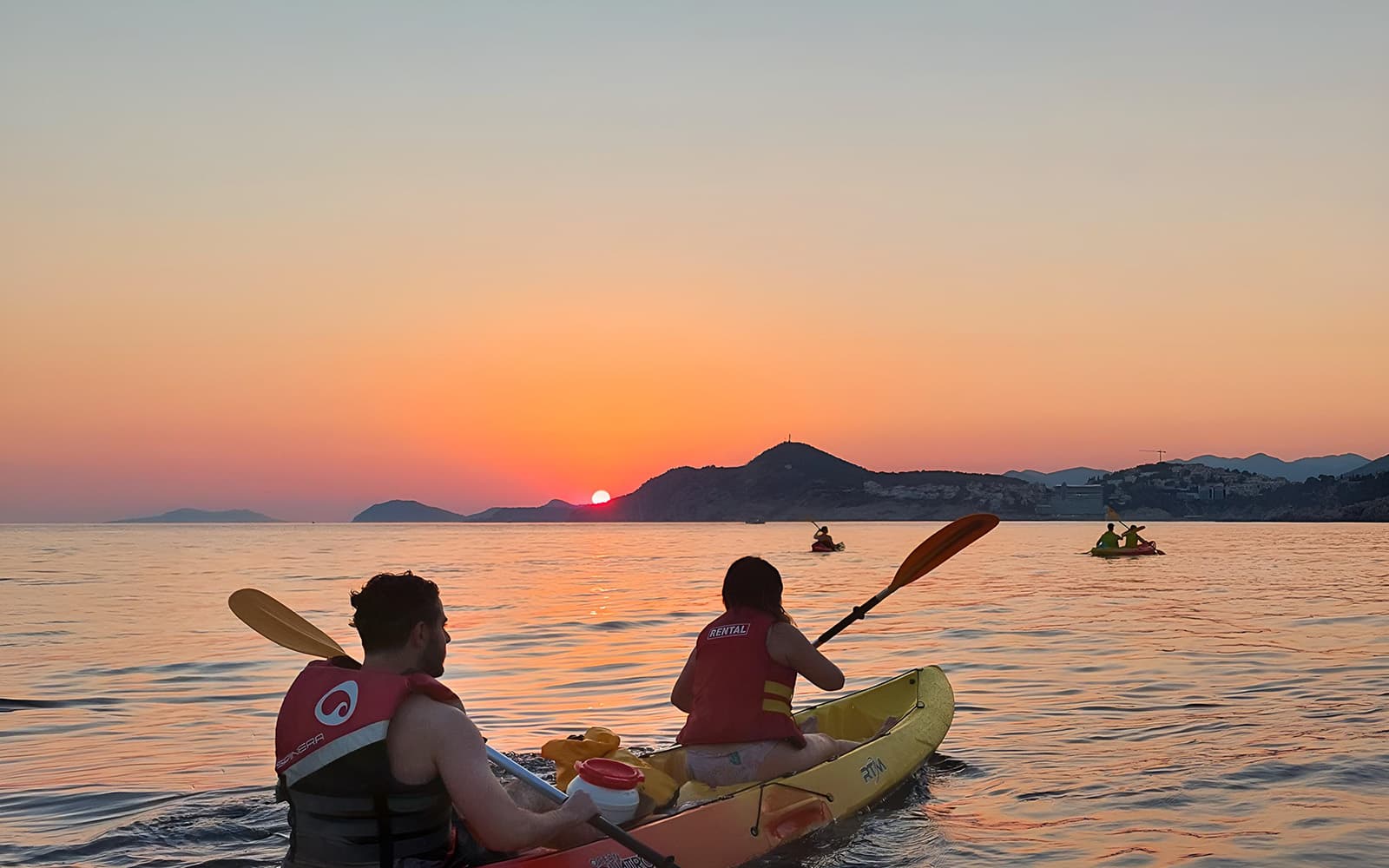 3-Hr Sunset Kayaking Tour of Old Town Walls, Betina Cave Beach & Lokrum Island