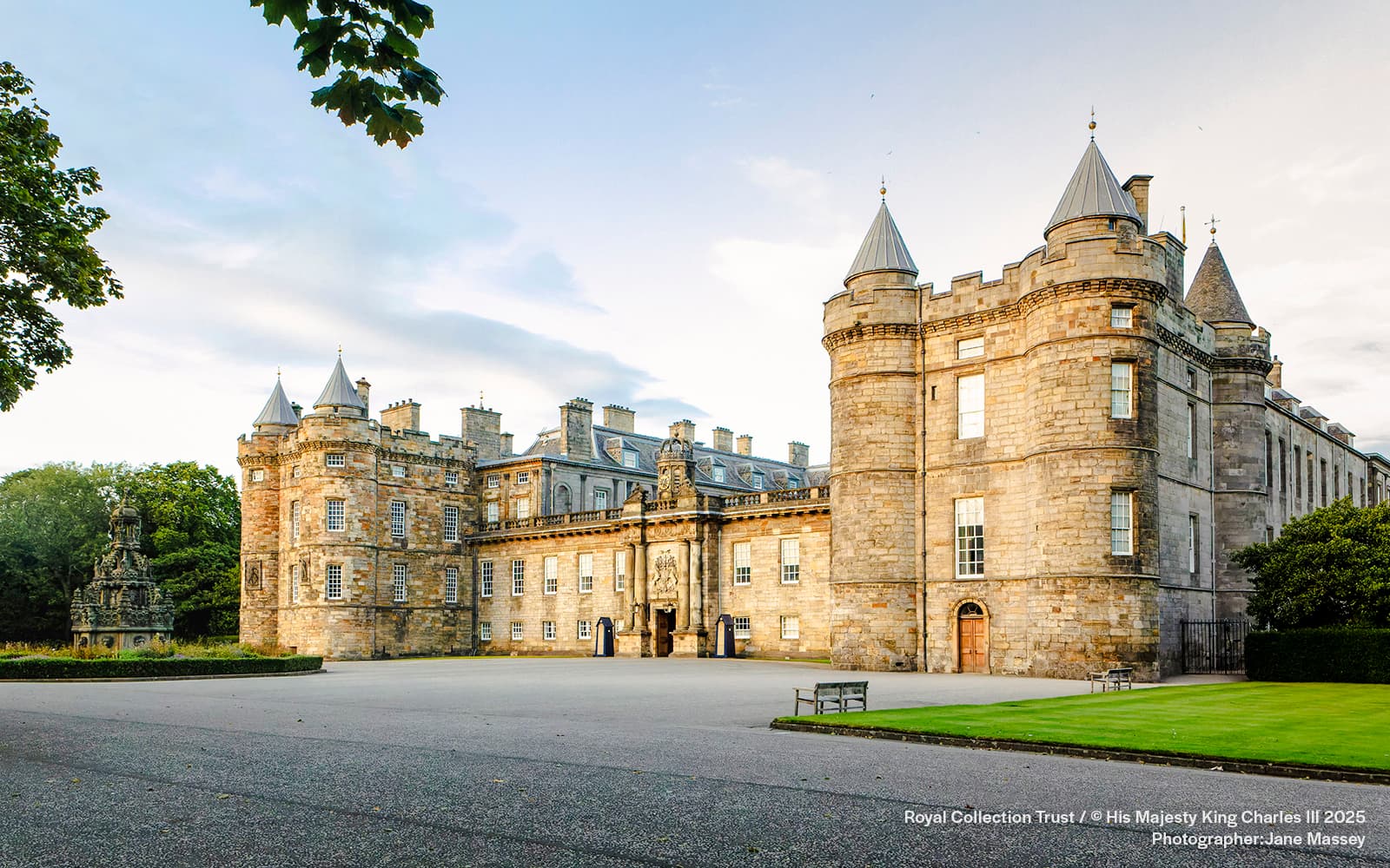 Palace of Holyroodhouse Entrance Tickets in Edinburgh - Features | TickYourList