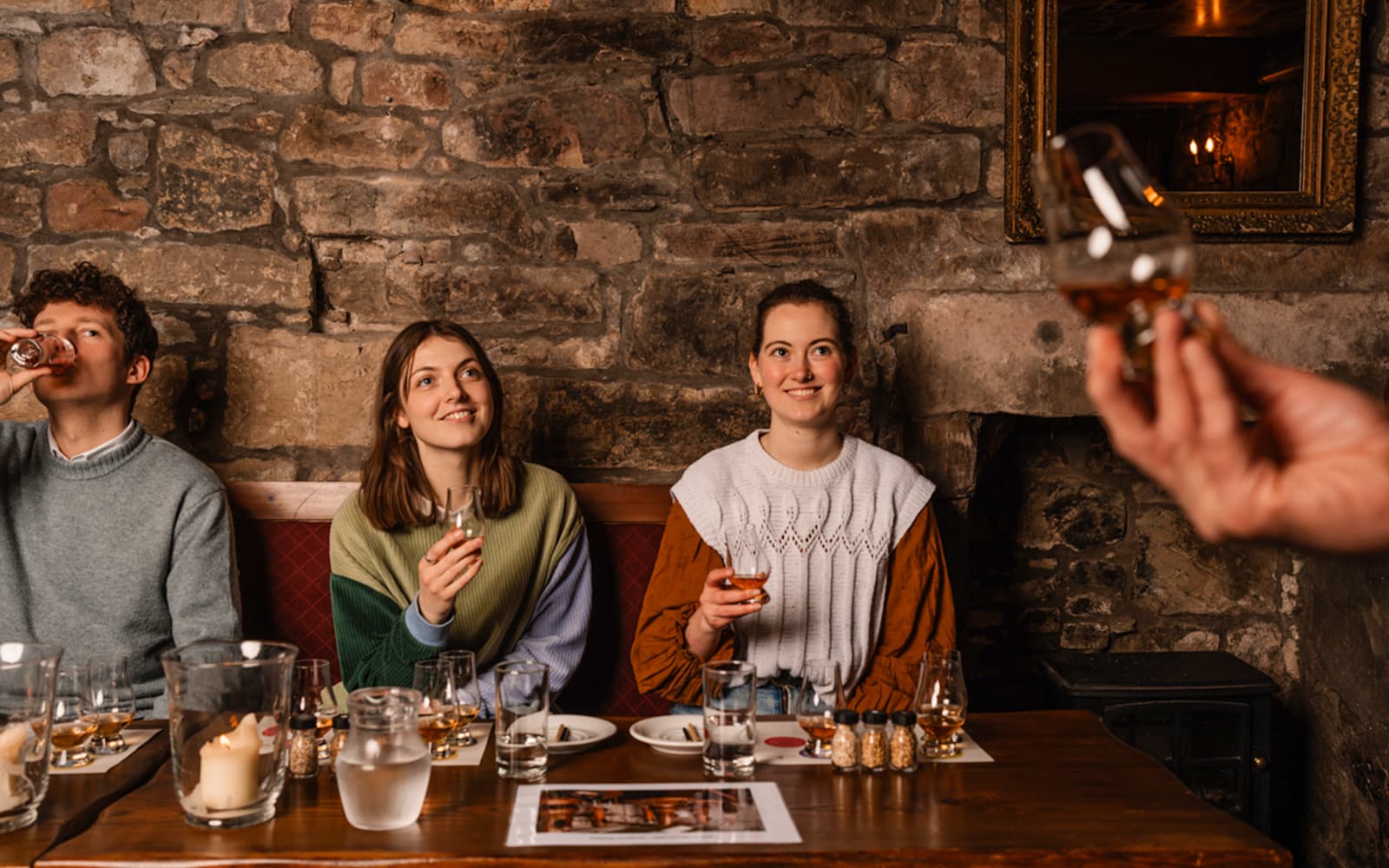 Edinburgh: Underground Whisky Tour and Tasting