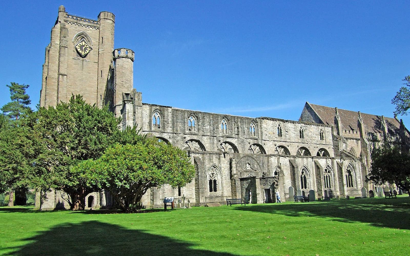 Day Tour Whisky & Waterfalls with Transfers from Edinburgh & Distillery Entry tickets in Edinburgh - Features | TickYourList