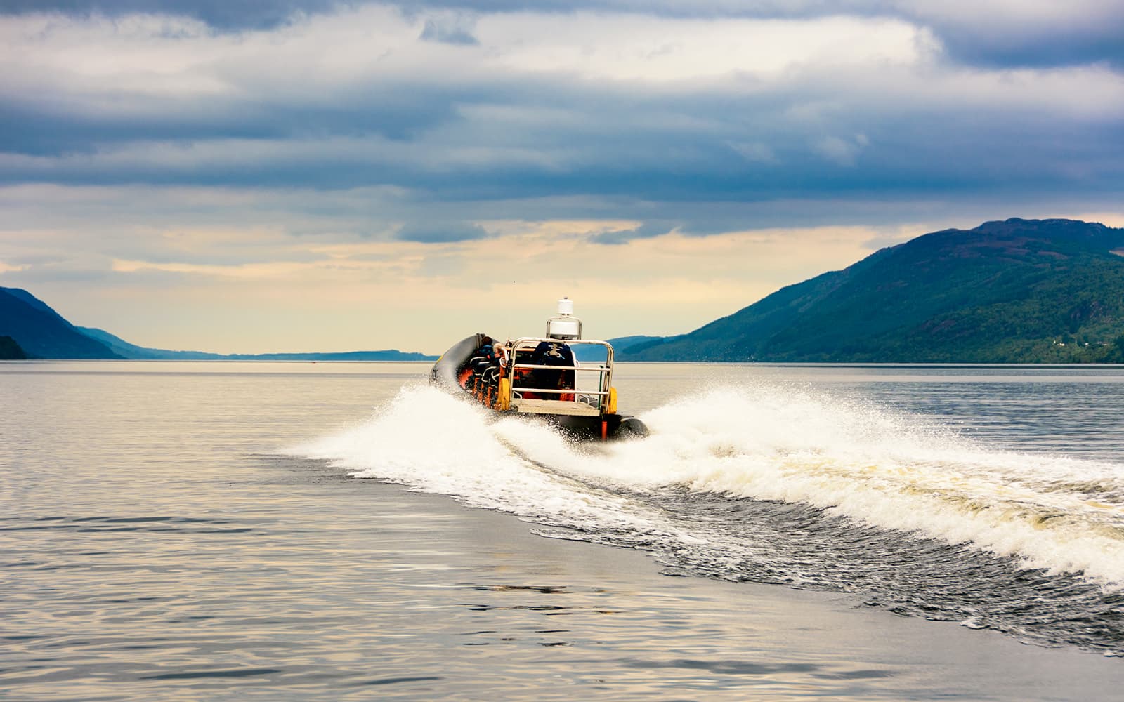 1/1.5-Hour Loch Ness Speedboat Cruise