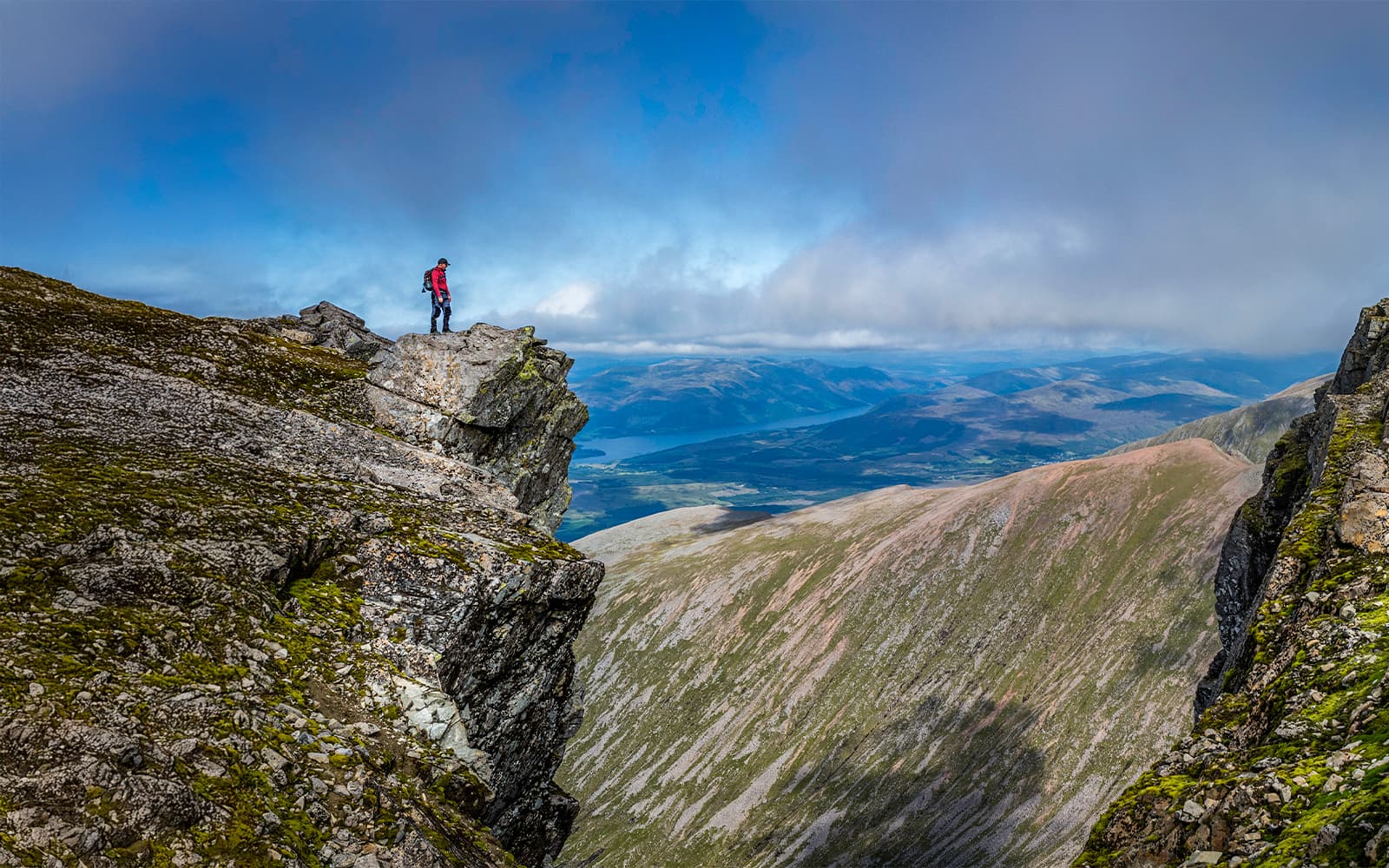 From Edinburgh: 2-Day Guided Tour of Loch Ness, Inverness & The Highlands