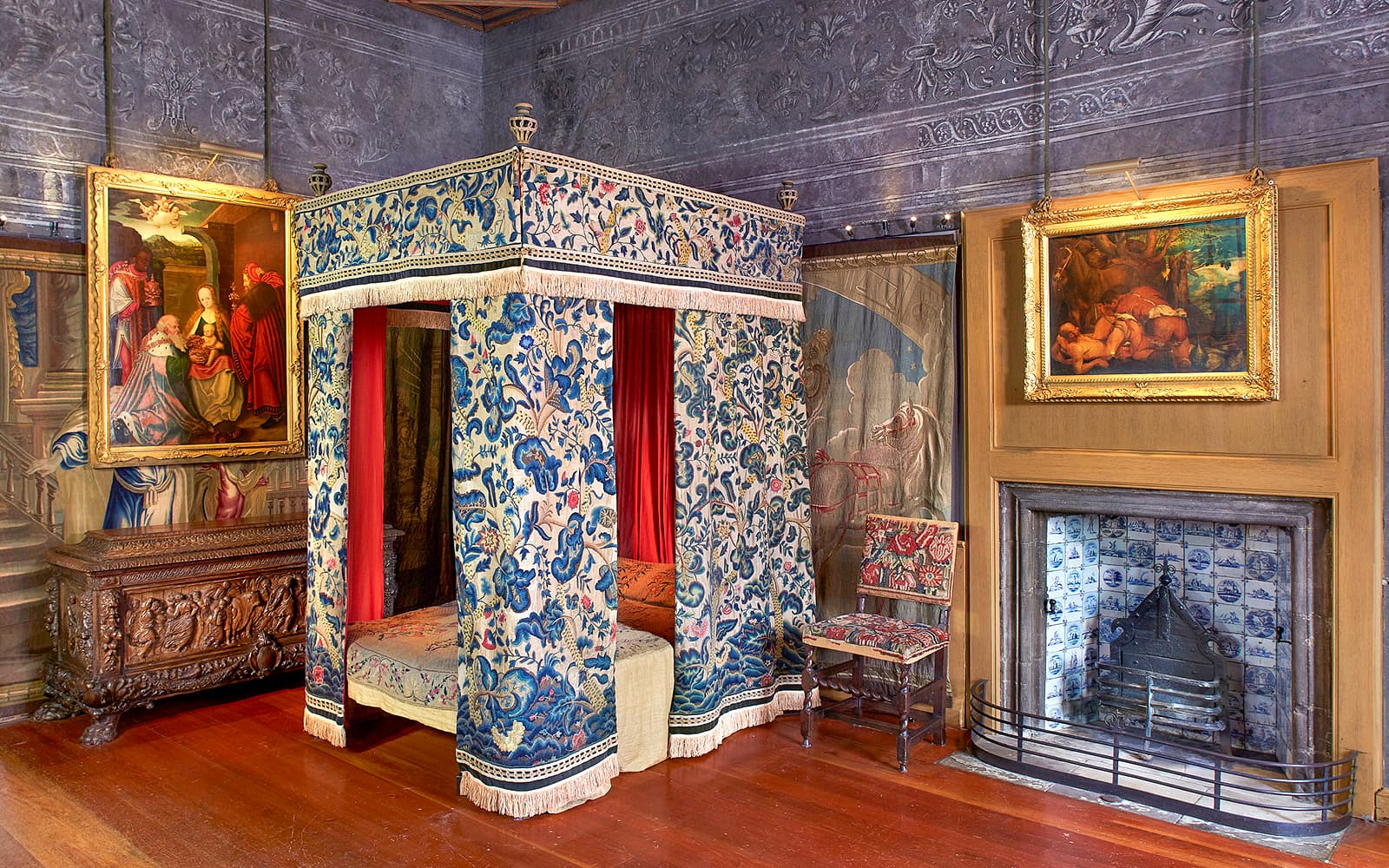 Palace of Holyroodhouse Exclusive Guided Tour tickets in Edinburgh - Features | TickYourList