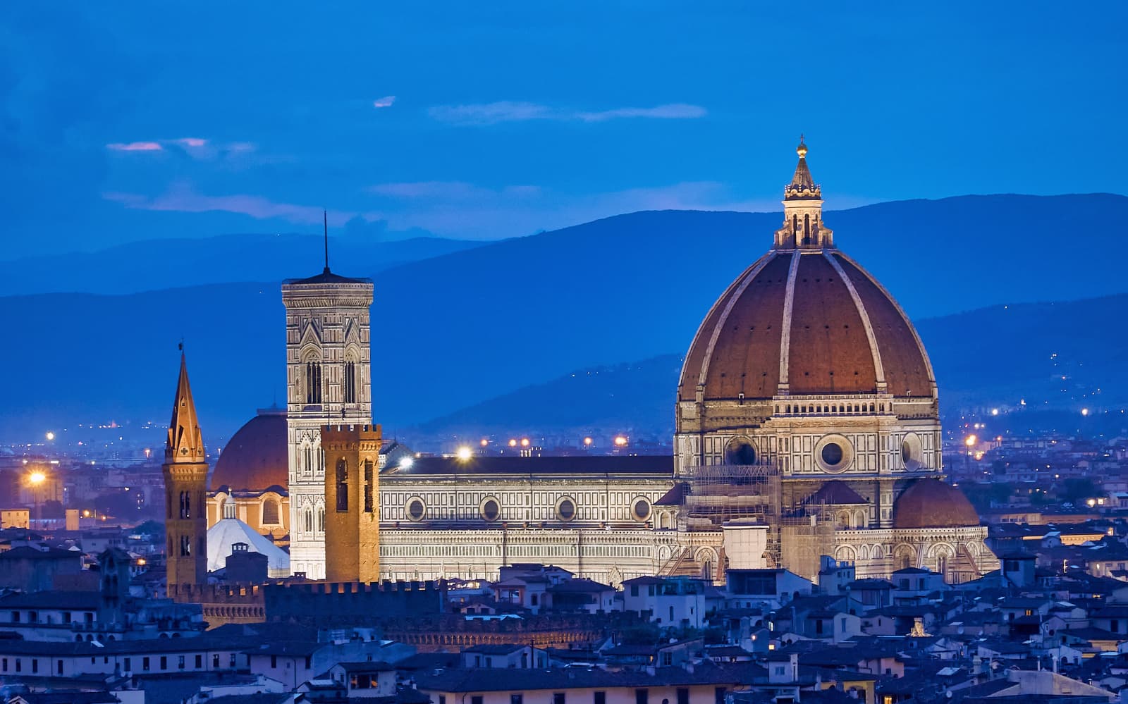 Skip-the-Line Tickets to Uffizi Gallery & Reserved Entrance to Accademia Gallery with Florence City Tour