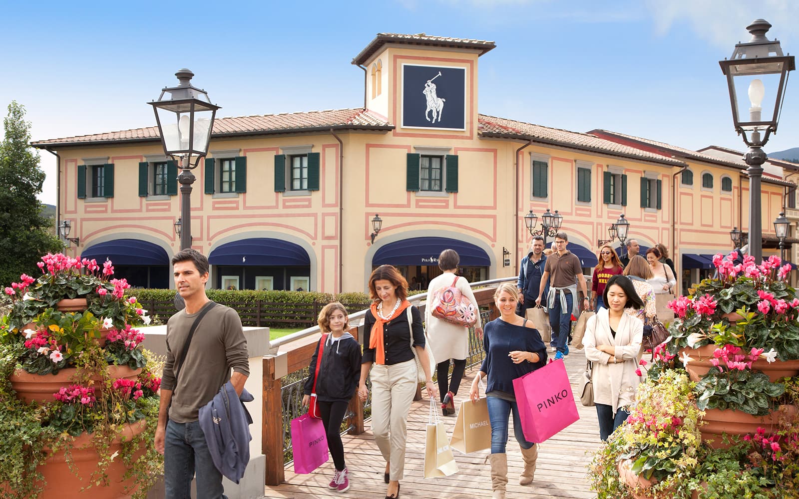From Florence: Round Trip Shuttle Bus Service to Barberino Outlet