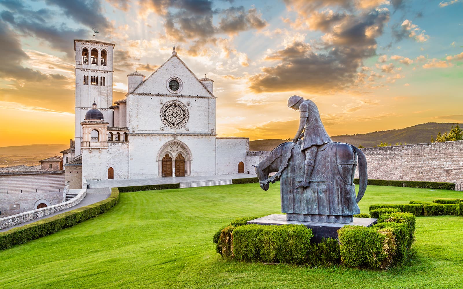 Small Group Tour to Assisi, Cortona & Passignano Sul Trasimeno From Florence