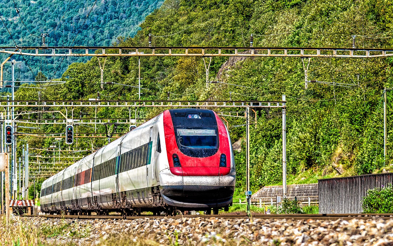 One-Way Tickets: Geneva Airport Train Station to/from Geneva Train Station in Geneva - Features | TickYourList