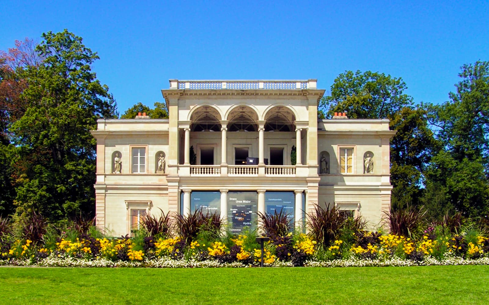 2-Hour 15 Mins Geneva Guided Tour tickets in Geneva - Features | TickYourList