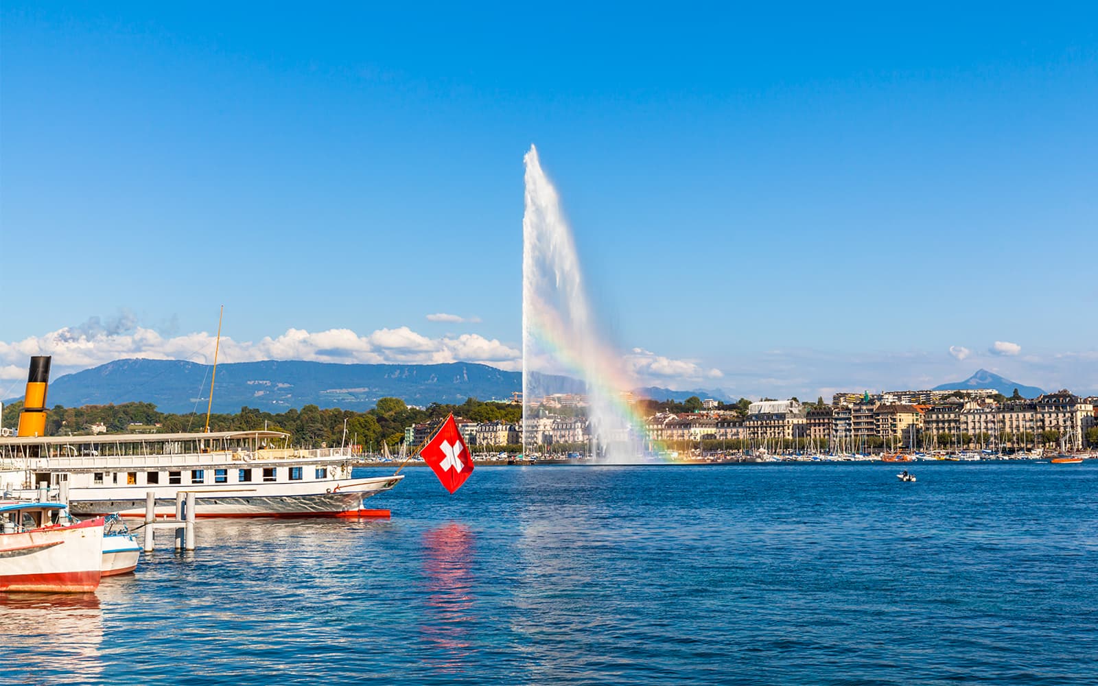 Full-Day Guided Tour of Lake Geneva with Chaplin’s World & Chillon Castle