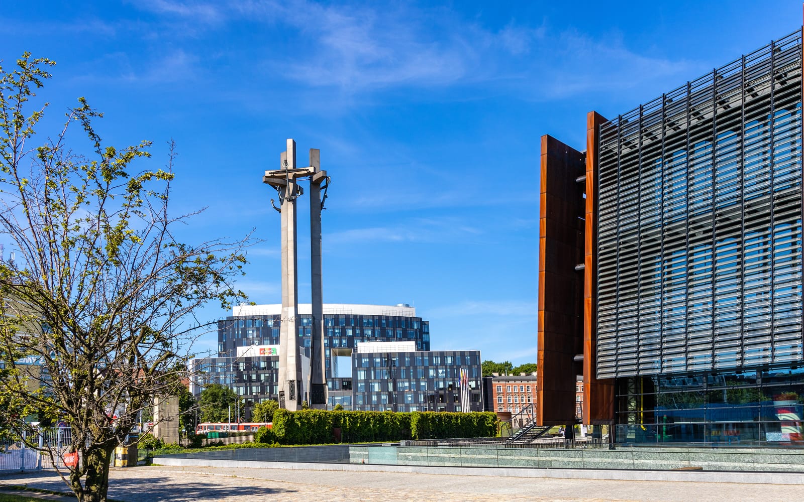 Guided Solidarity Tour of Gdańsk with Skip-the-Line Ticket to European Solidarity Center in Gdansk - Features | TickYourList