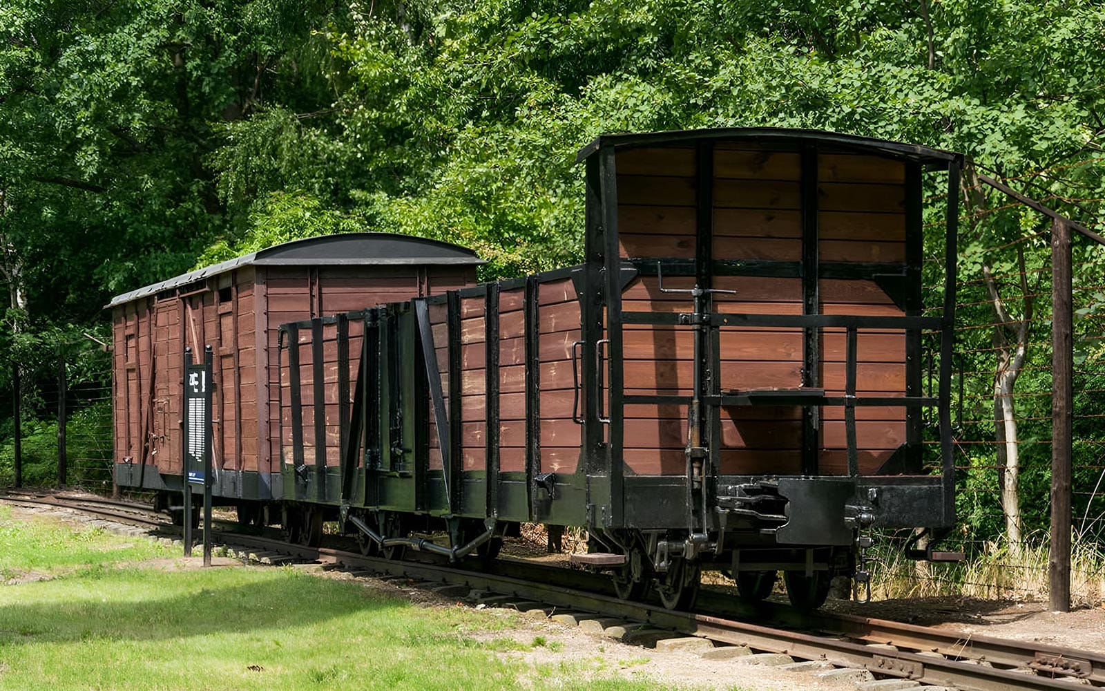 Combo (Save 5%): Malbork Castle with Audio Guide + Stutthof Concentration Camp Guided Tour with Skip-the-Line Tickets in Gdansk - Features | TickYourList