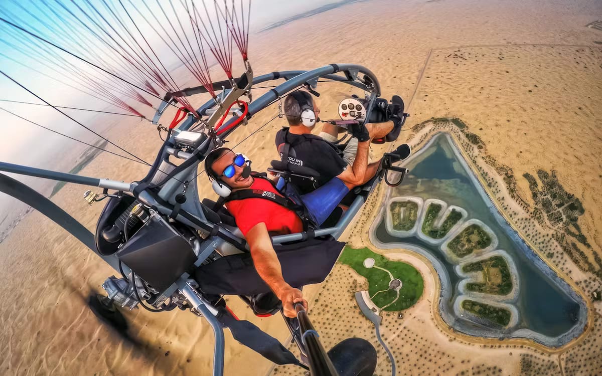 92cad682fe1a09baeeaa5e0f8acc4954-11441-dubai-paramotor-adventure-tour-01.avif