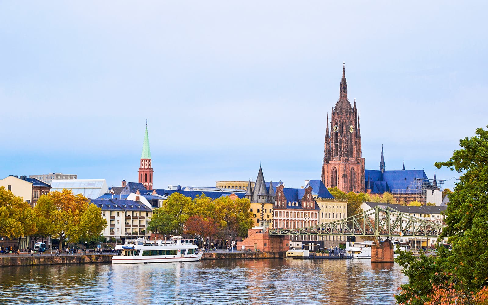1-Hour Frankfurt Panorama City Cruise tickets in Frankfurt am Main - Features | TickYourList
