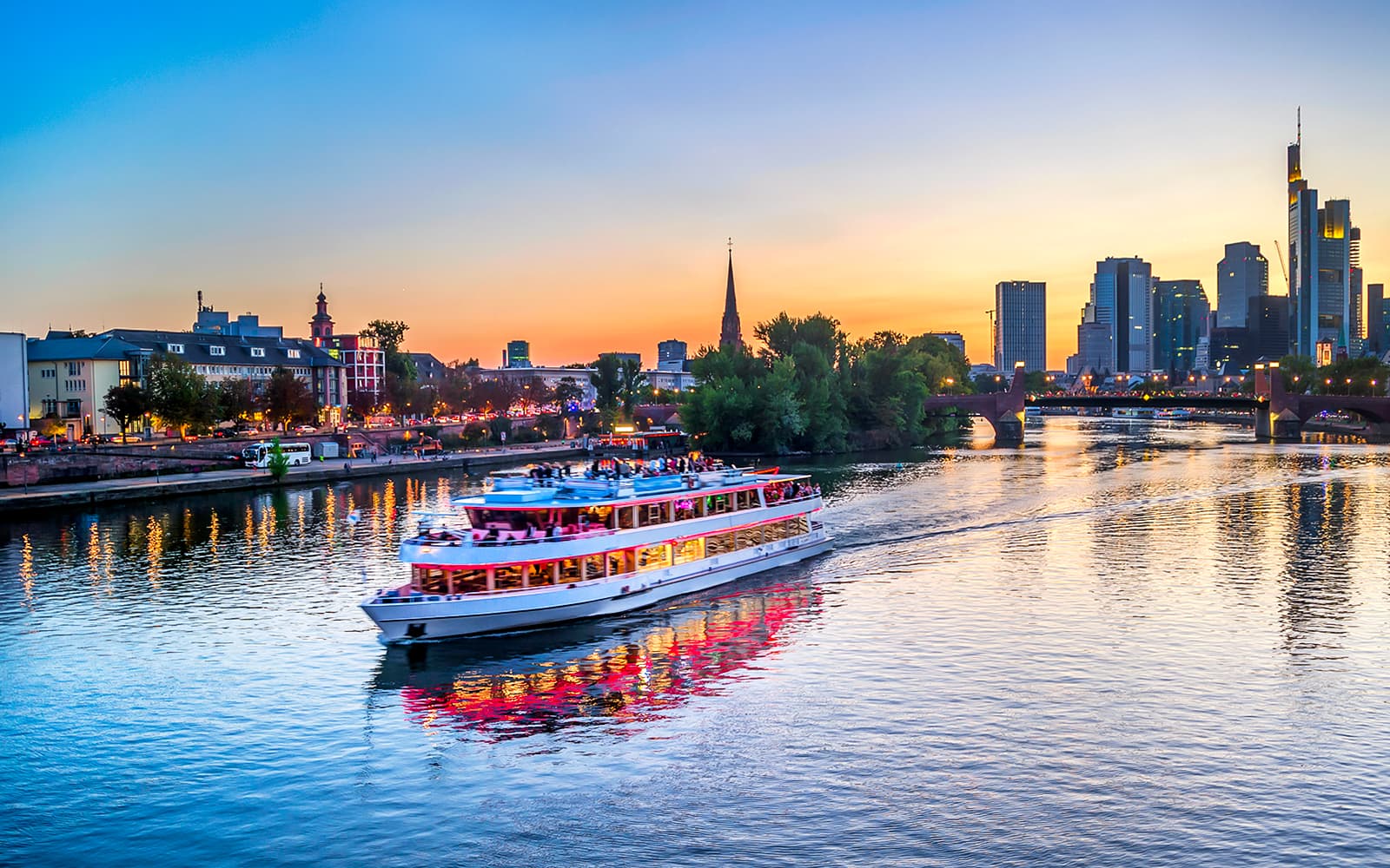 2-Hour Frankfurt Evening Skyline Cruise