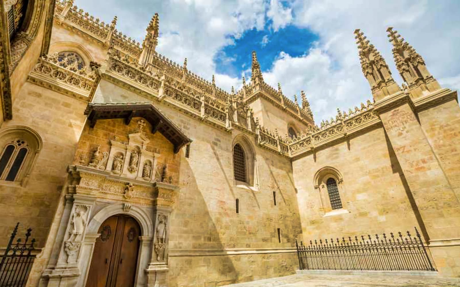 Guided Tour of Alhambra, Albaicin, Sacromonte & Nasrid Palaces tickets in Granada - Attractions | TickYourList