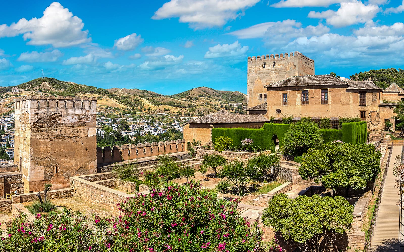 Alhambra Skip-the-Line Guided Tour Without Nasrid Palaces tickets in Granada - Features | TickYourList
