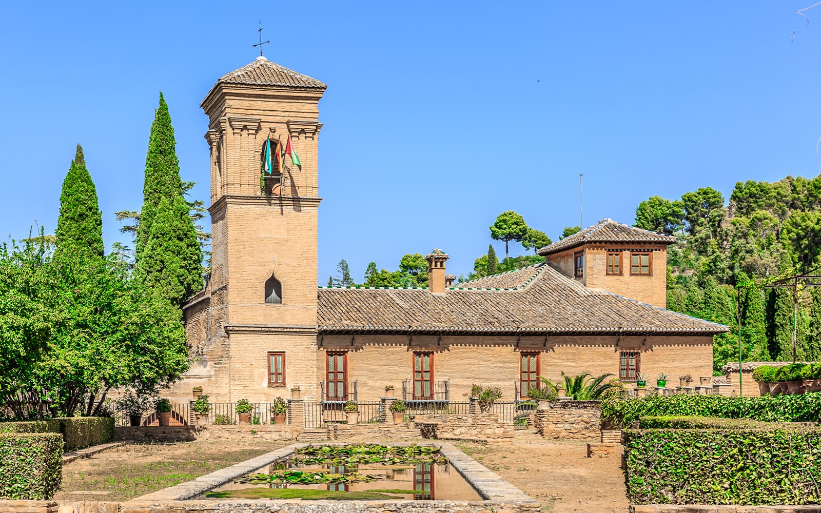 Alhambra Surroundings Tour tickets in Granada - Features | TickYourList