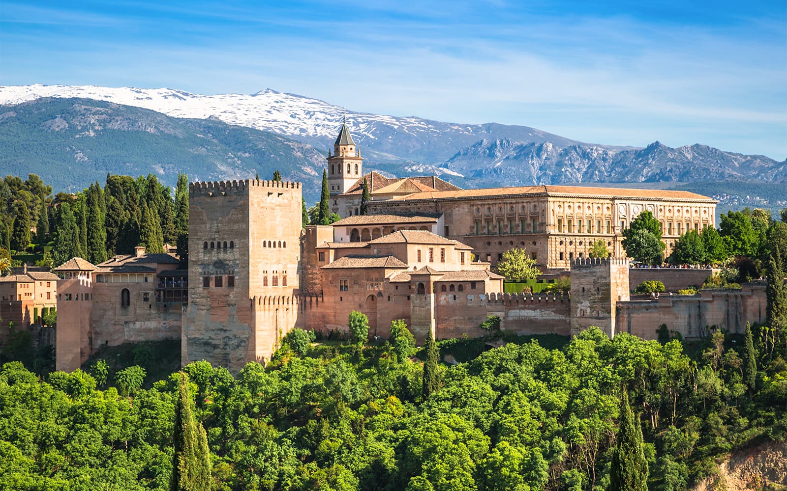 Skip-the-Line Tickets to Alcazaba and Gardens of Alhambra with Audio Guide