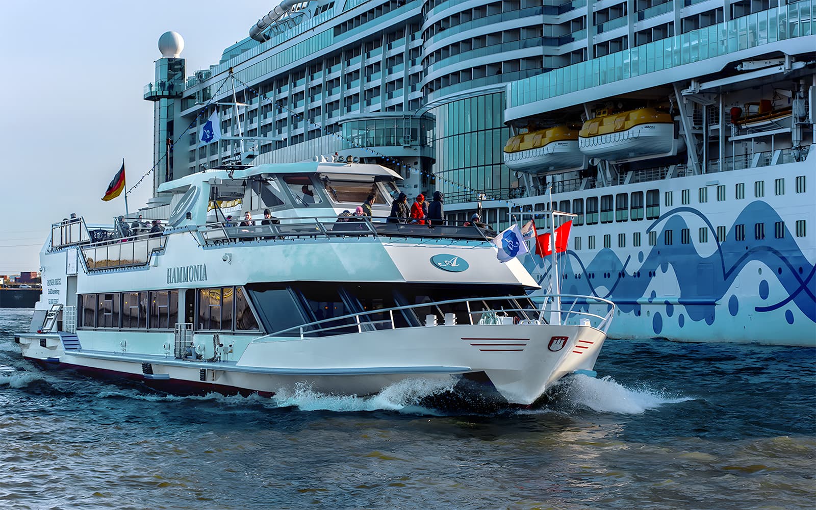 2-Hour Hamburg Harbour Cruise tickets in Hamburg - Features | TickYourList