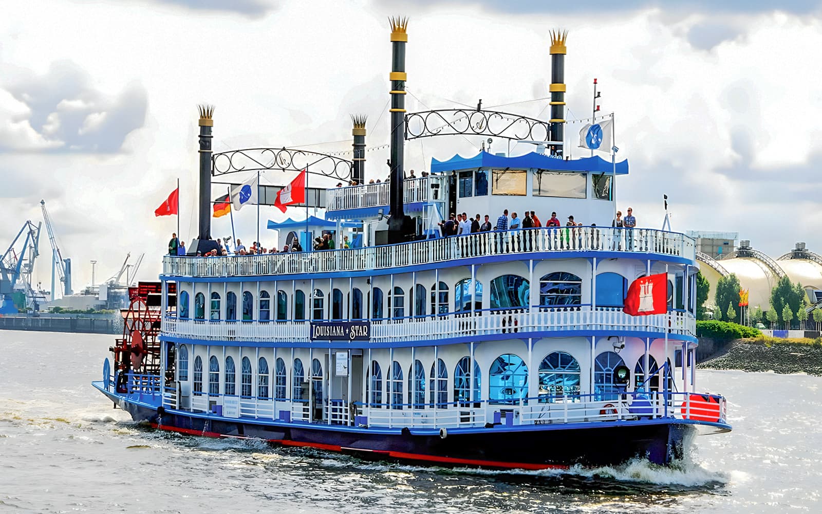 Combo (Save 8%): Elbphilharmonie Plaza Guided Tour + 1-Hour Harbor Cruise Tickets in Hamburg - Features | TickYourList