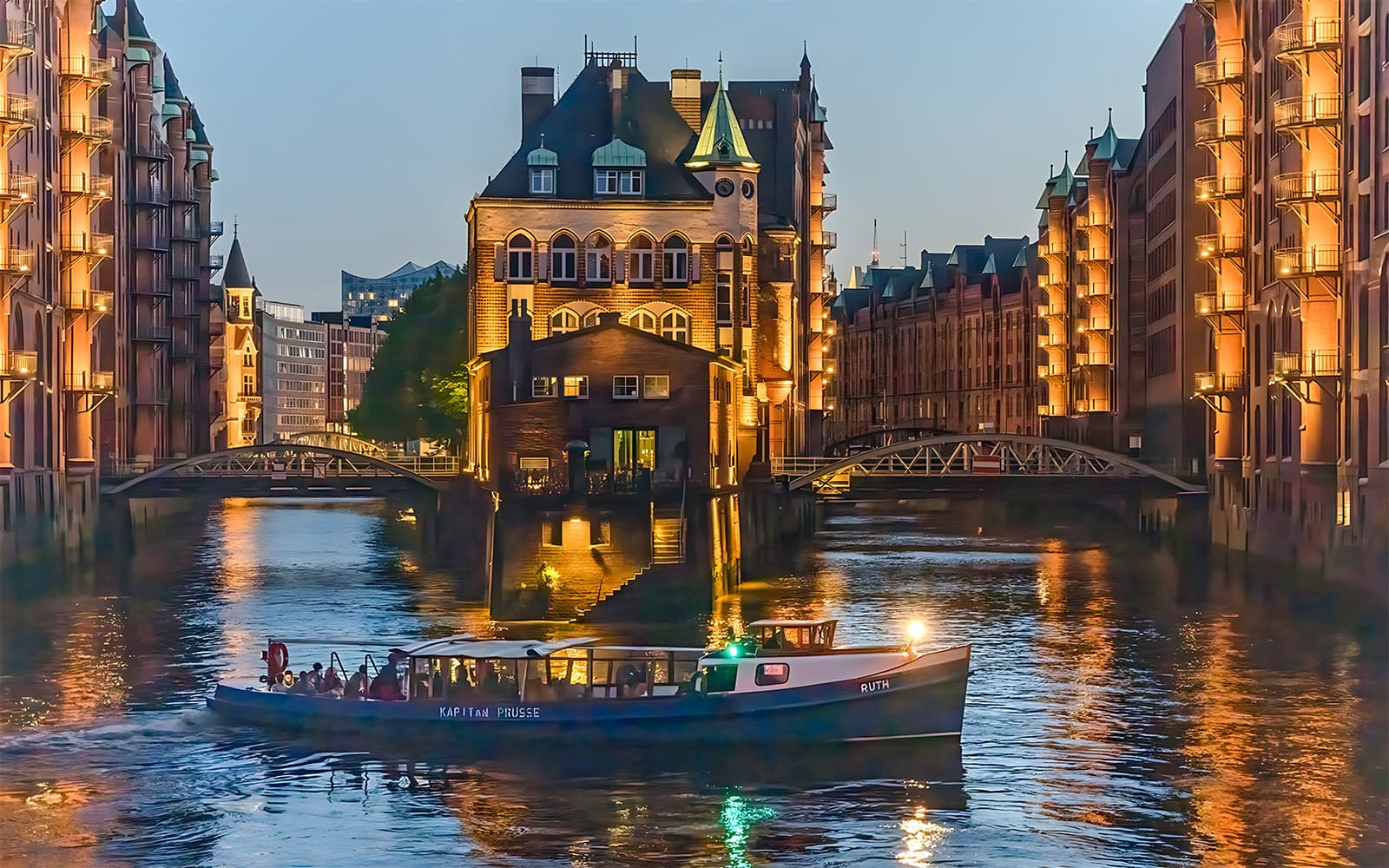1.5-Hour Grand Harbor Evening Lights Cruise