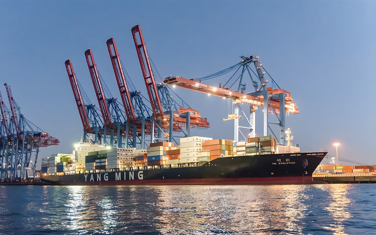 1.5-Hour Grand Harbor Evening Lights Cruise tickets in Hamburg - Activities | TickYourList