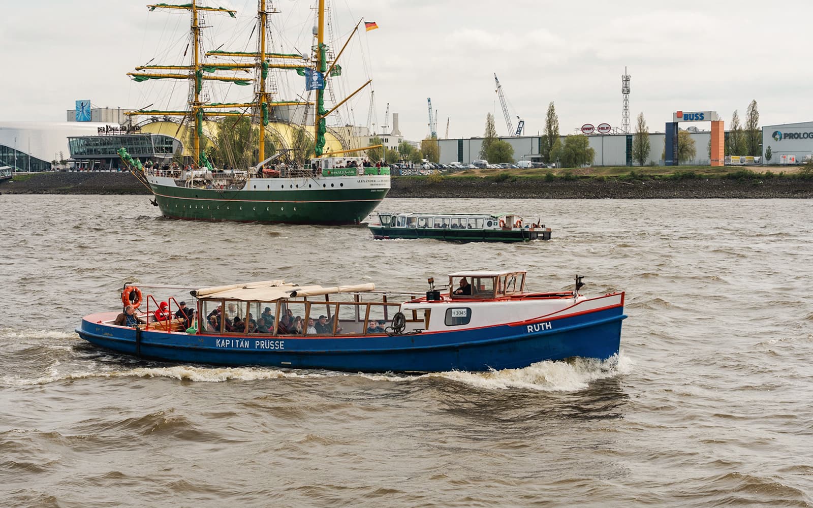 2-Hour Harbor Cruise in Hamburg with Live Commentary in German tickets in Hamburg - Activities | TickYourList