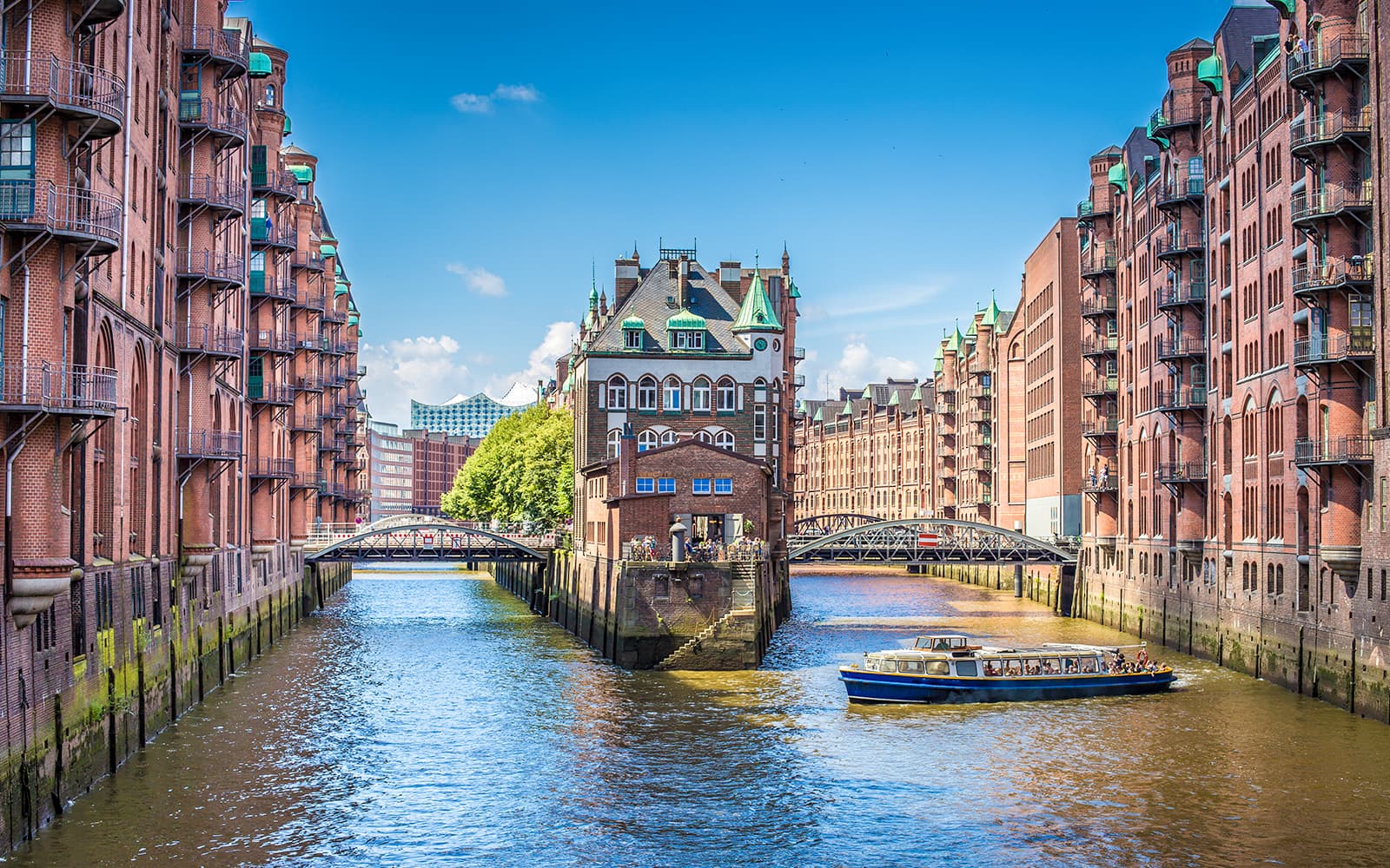 2-Hour Harbor Cruise in Hamburg with Live Commentary in German tickets in Hamburg - Features | TickYourList