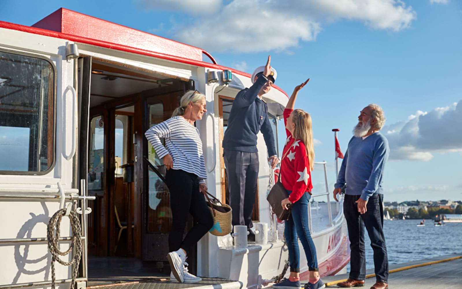 Combo: Panoptikum + Alster Round Trip Tickets in Hamburg - Activities | TickYourList