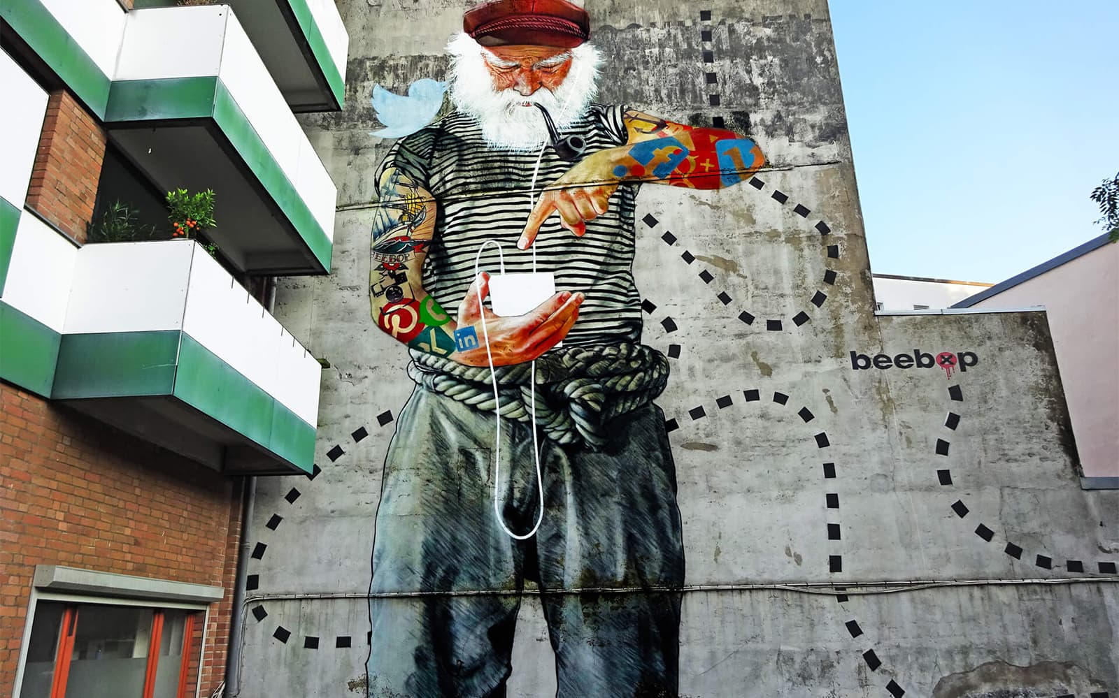 Guided Tour: Street Art, Urban Lifestyle, Subculture - Walking Tour of Sternschanze