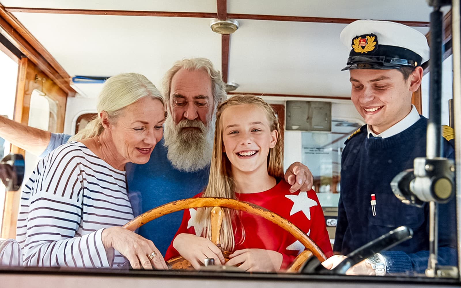 Sightseeing Canal Tour along the Alster