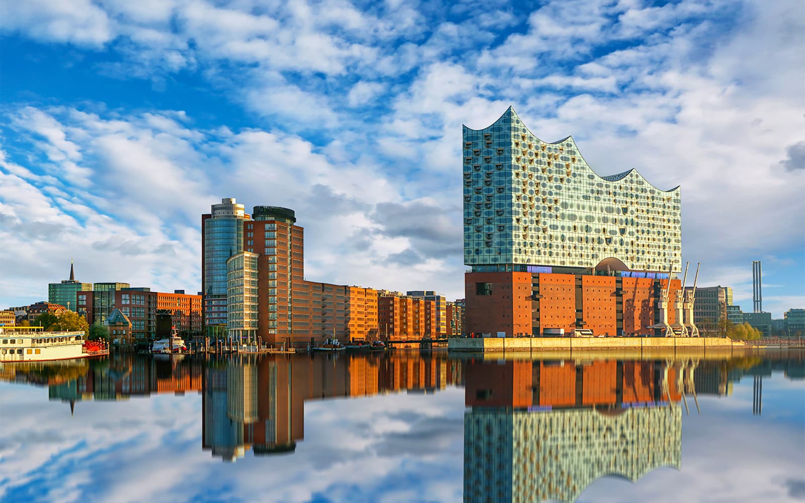 Guided Food Tour in HafenCity with Elphi Plaza Visit